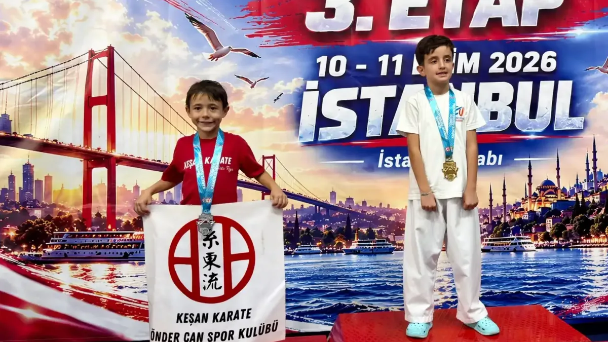 Edirne Keşan Karate Önder Can Spor Kulübü sporcuları madalyalarıyla.