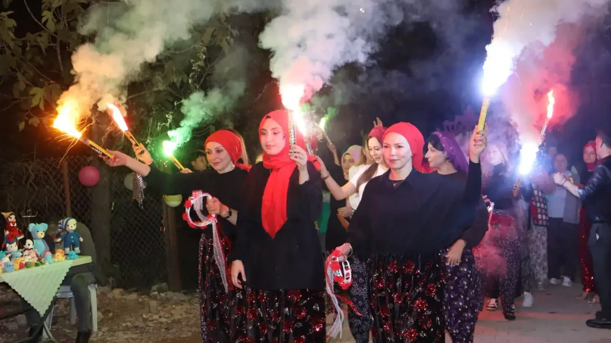 İzmit'te renkli bir gelenek: Şalvar Gecesi coşkusu