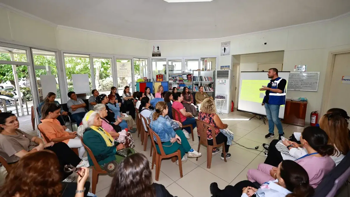 Kadınlara yönelik sağlık eğitimi İzmir'de gerçekleştirildi