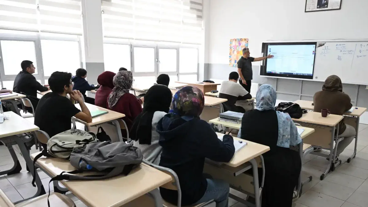 Malatya'da üniversite hayali kuran 200 öğrenci destek alıyor