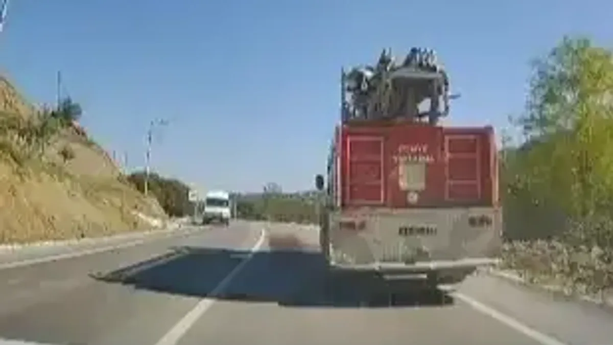Yığılca'da itfaiye aracının yola çıkışı sürücüleri karşı karşıya getirdi