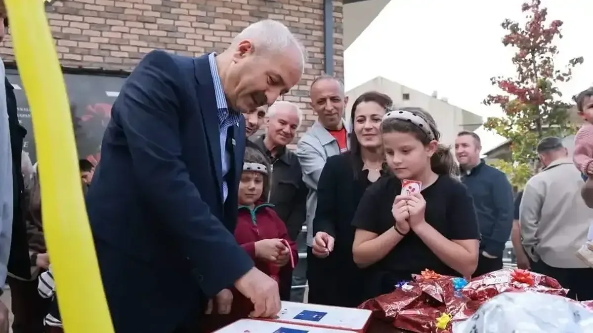 Gebze Millet Bahçesi'nde şehit aileleri ve gaziler onuruna aile pikniği düzenlendi.