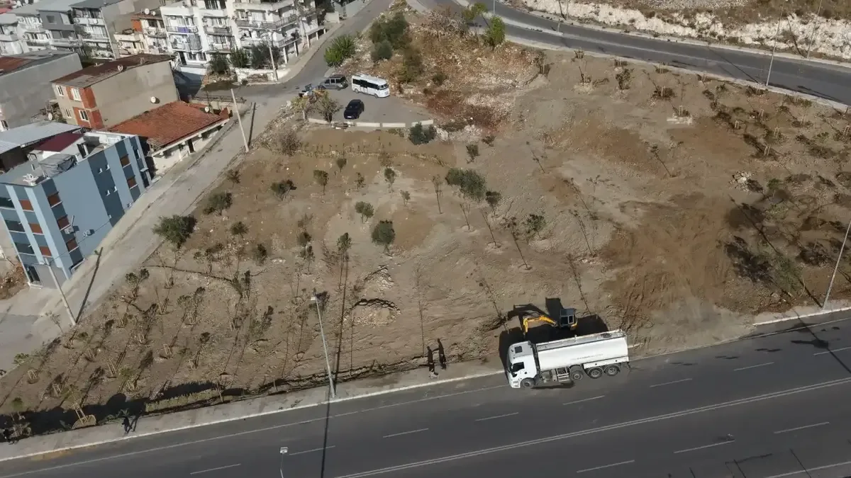 İzmir Buca Adatepe Mahallesi’nde yürütülen ağaçlandırma ve teraslama çalışmaları