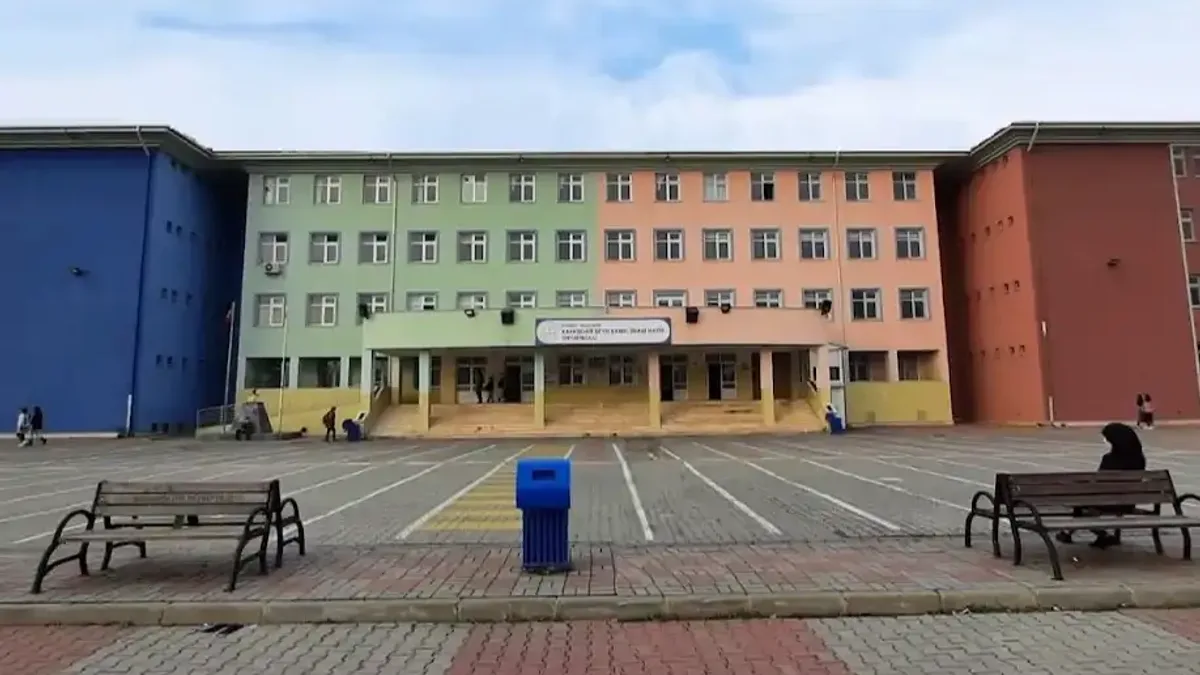 Başakşehir'deki bıçaklı saldırıda bir öğrenci yaşamını yitirdi