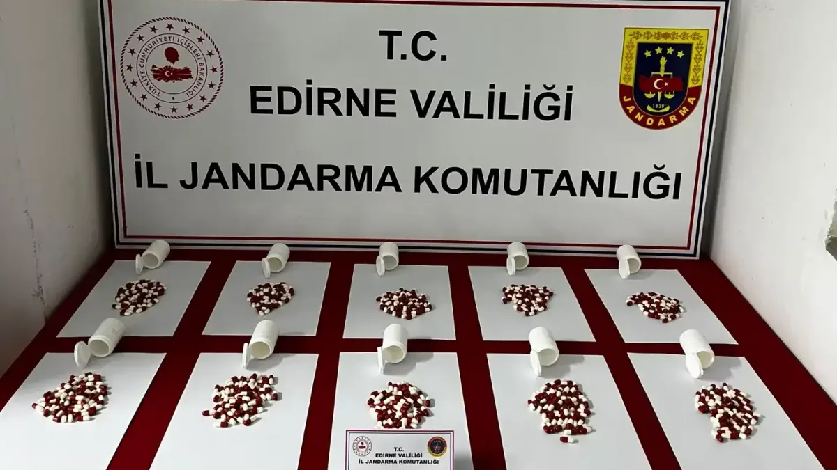 Uzunköprü'de gerçekleştirilen uyuşturucu operasyonunda ele geçirilen haplar.