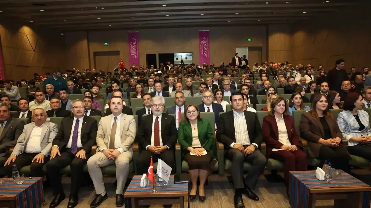 Gaziantep'te düzenlenen müze temelli tarih eğitimi konferansı.