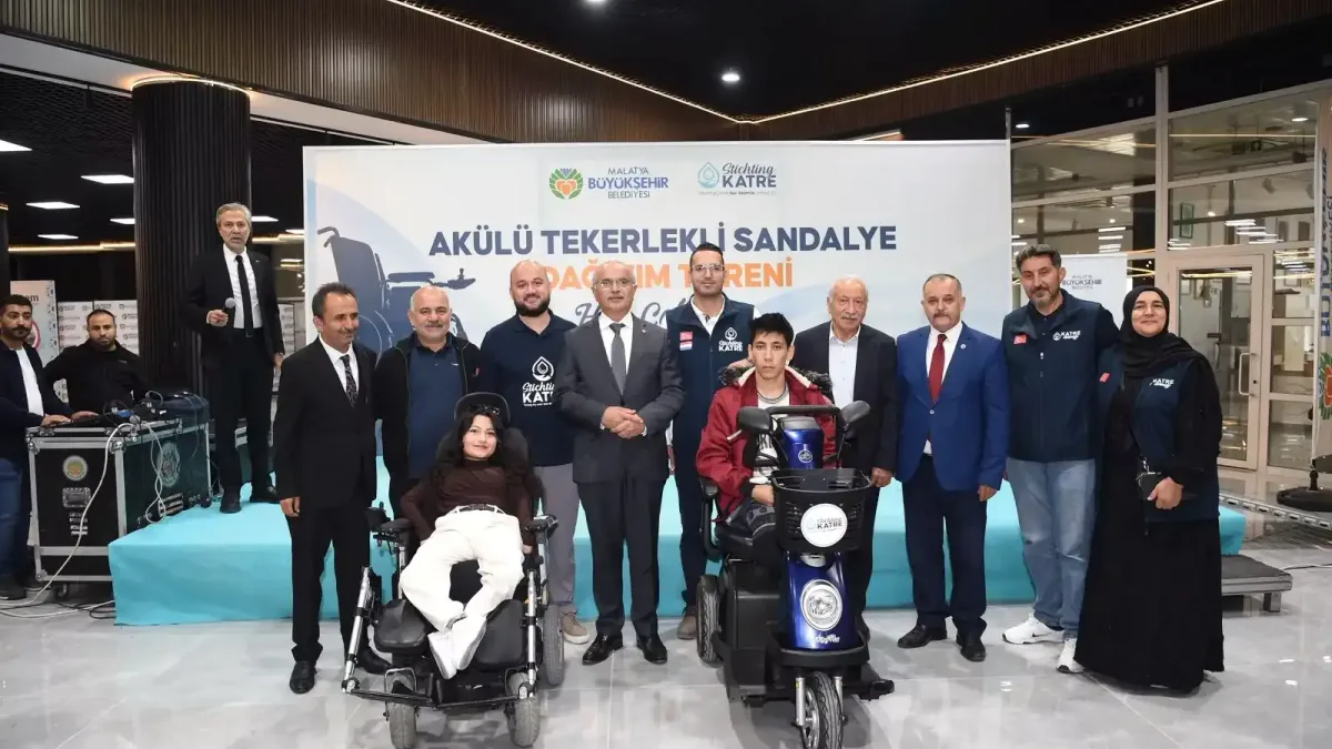 Malatya'da engelli bireyler için akülü sandalye dağıtımı yapıldı