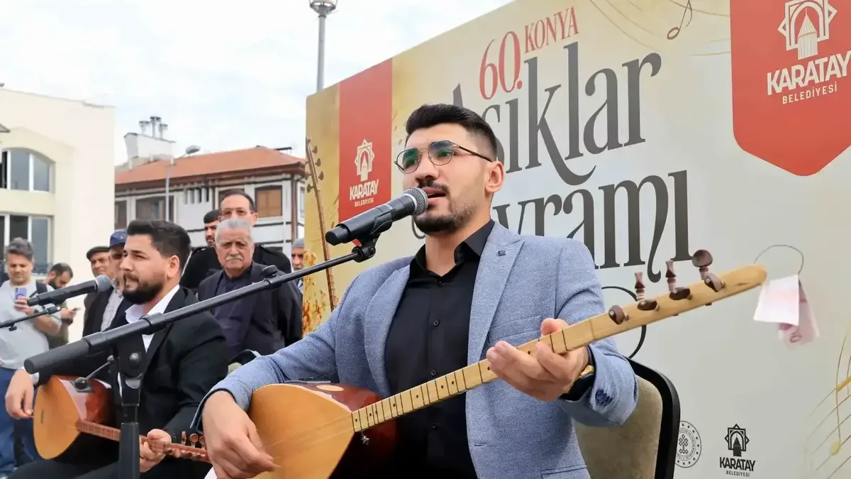 Konya'da 60. Âşıklar Bayramı coşkulu bir törenle Mevlana Meydanı'nda başladı.