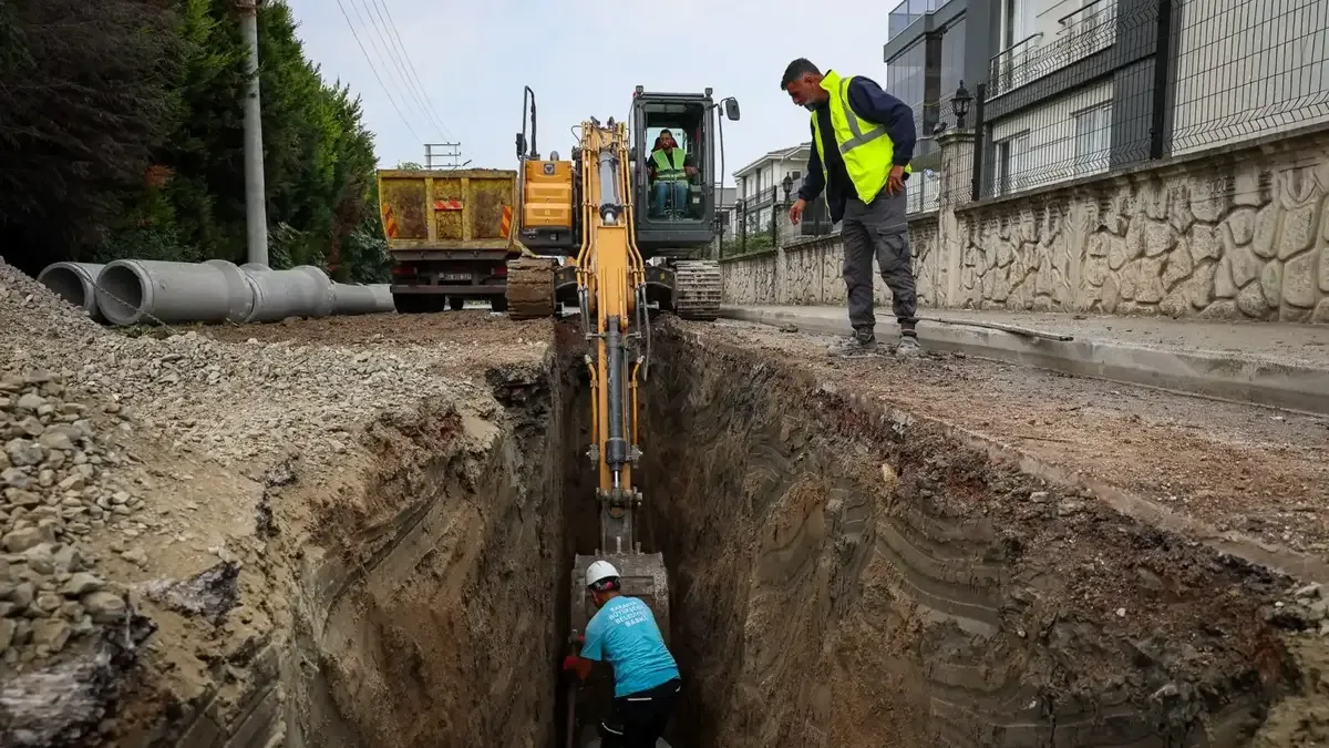 Sakarya'da yeni yağmur suyu hattı çalışmaları devam ediyor.