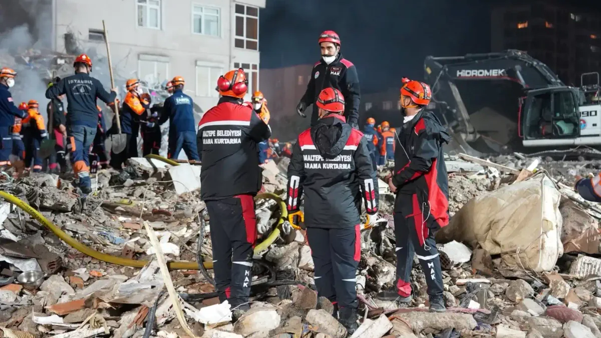 Maltepe'de meydana gelen göçükte can kaybı 5'e yükseldi