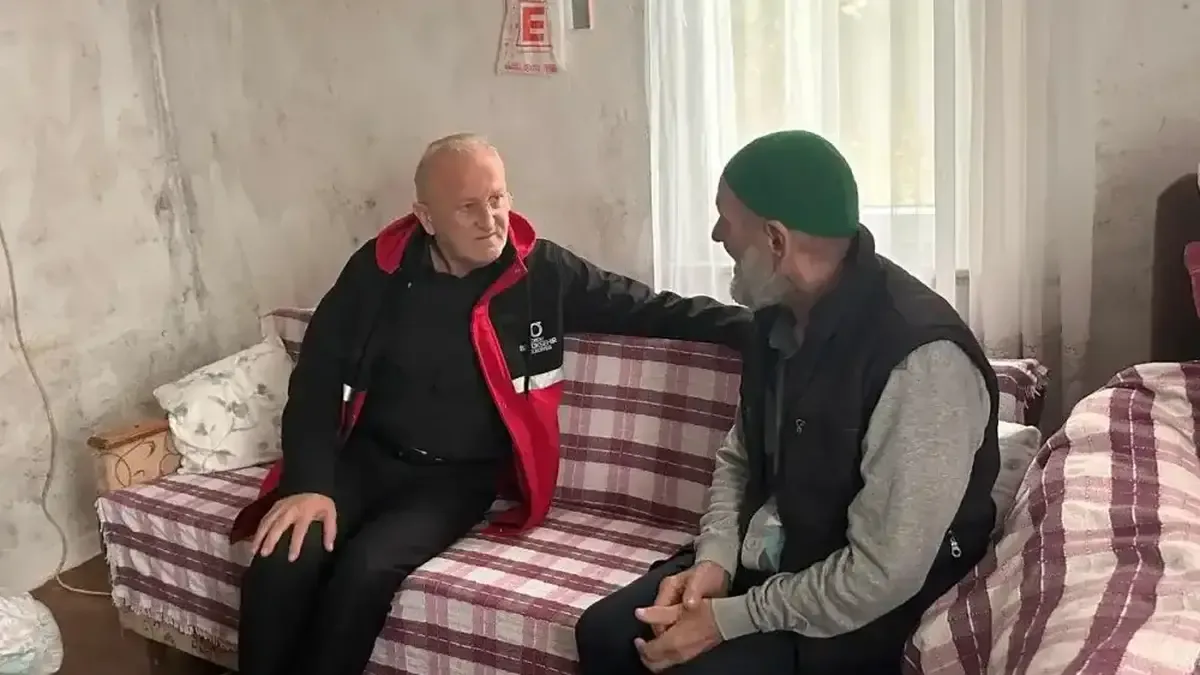 Ordu Büyükşehir Belediyesi ekipleri sosyal destek alan aileleri evlerinde ziyaret ediyor.