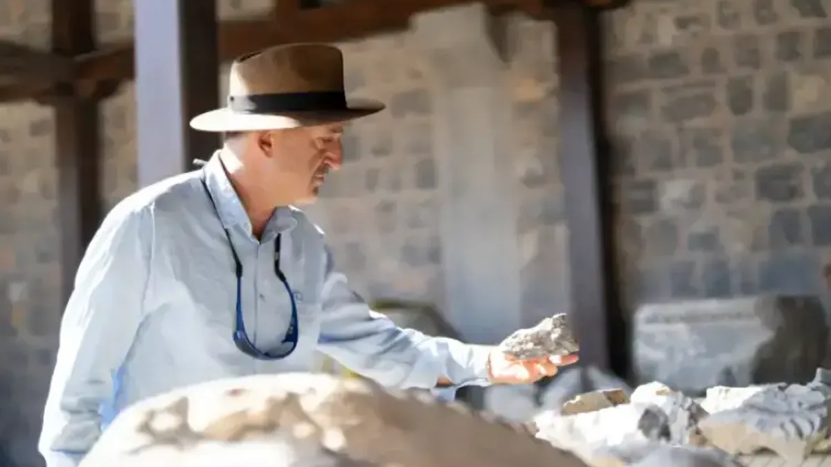 Teos Antik Kenti'ndeki kazılar 2 bin 200 yıllık tarihi aydınlatıyor - Detay Görsel 1