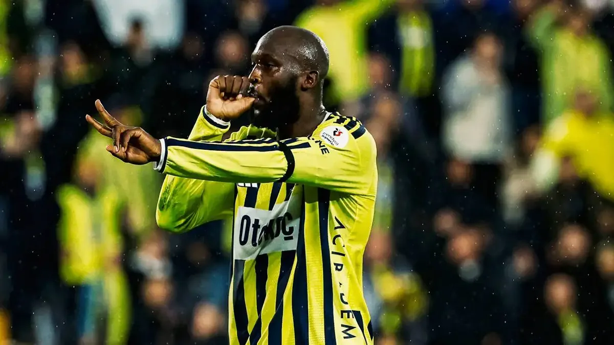 Fenerbahçe evinde Alanyaspor'u 3-0 mağlup etti.