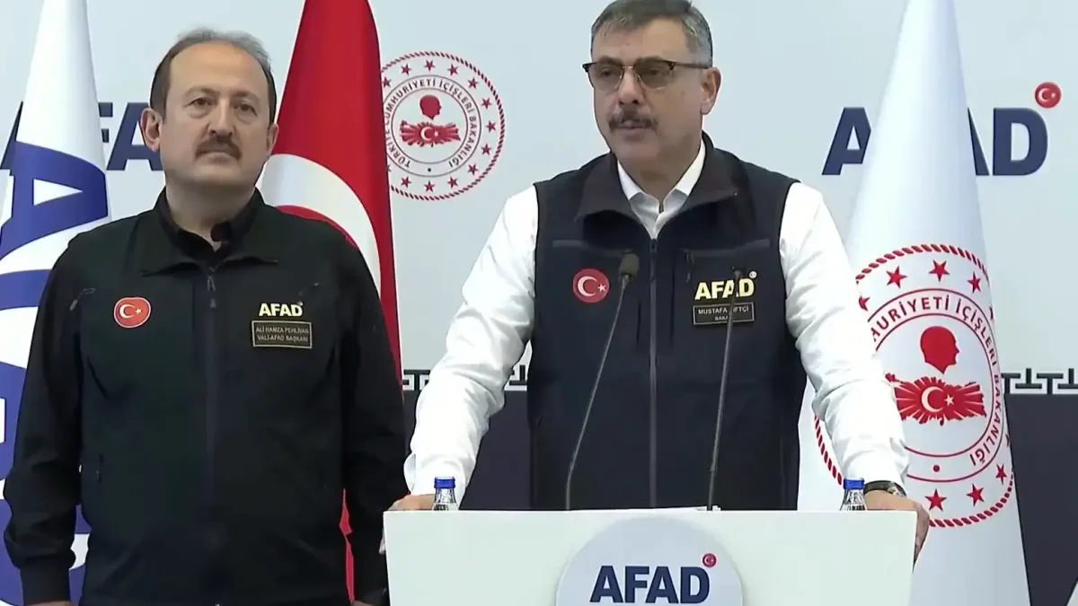 İçişleri Bakanı Mustafa Çiftçi, sel felaketi sonrası yapılan çalışmaları aktarıyor.