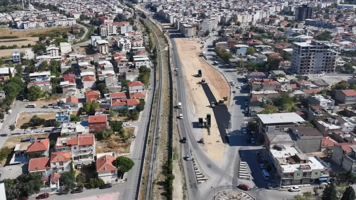 Cider Yolu'ndaki sıcak asfalt çalışmaları devam ediyor.