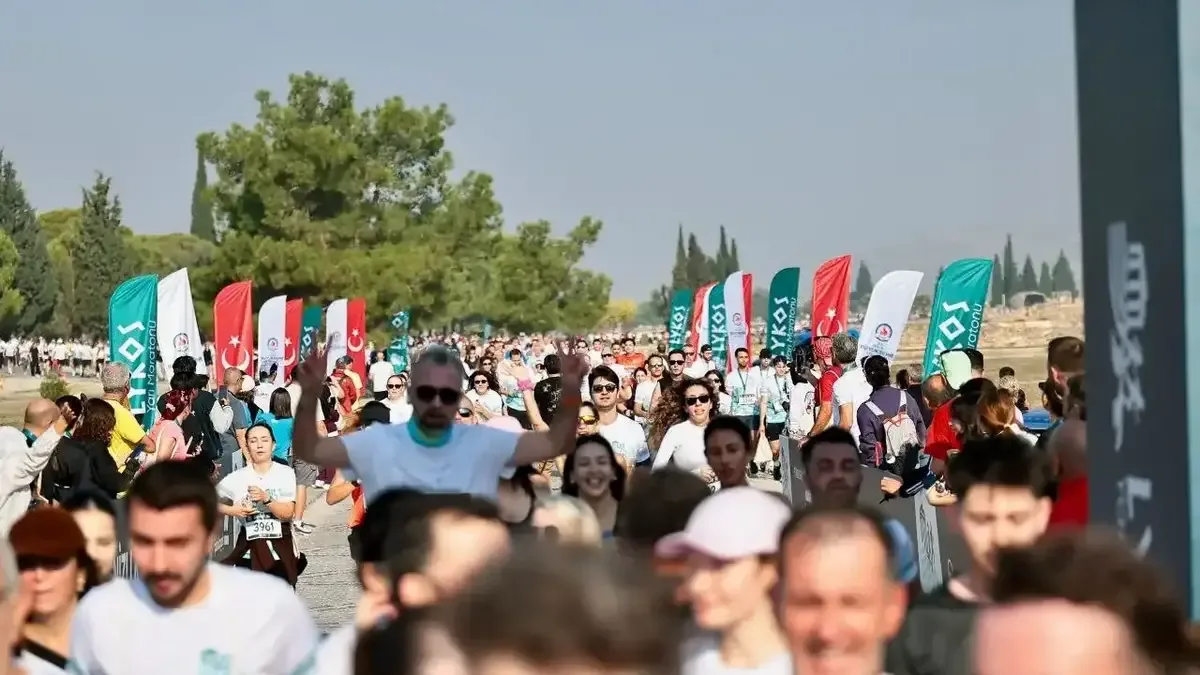 Denizli'de düzenlenen 2. Lykos Yarı Maratonu'na binlerce sporcu katıldı.