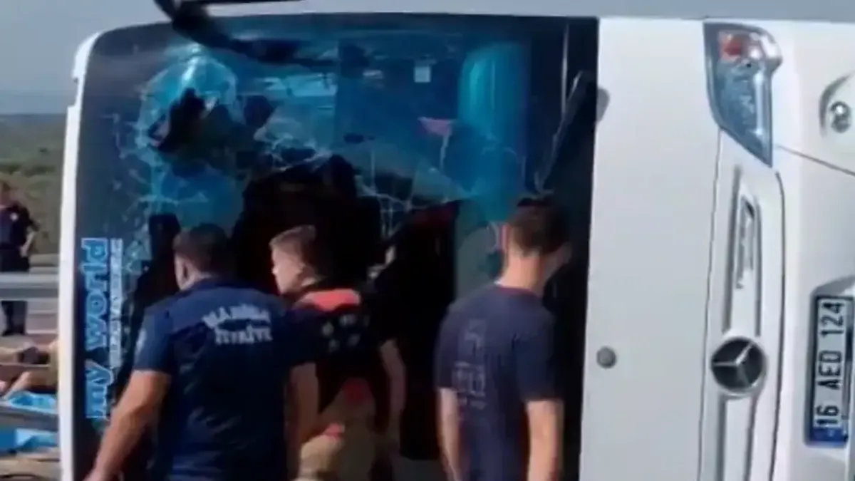 Manisa'da korkunç trafik kazası: 11 ölü, 27 yaralı