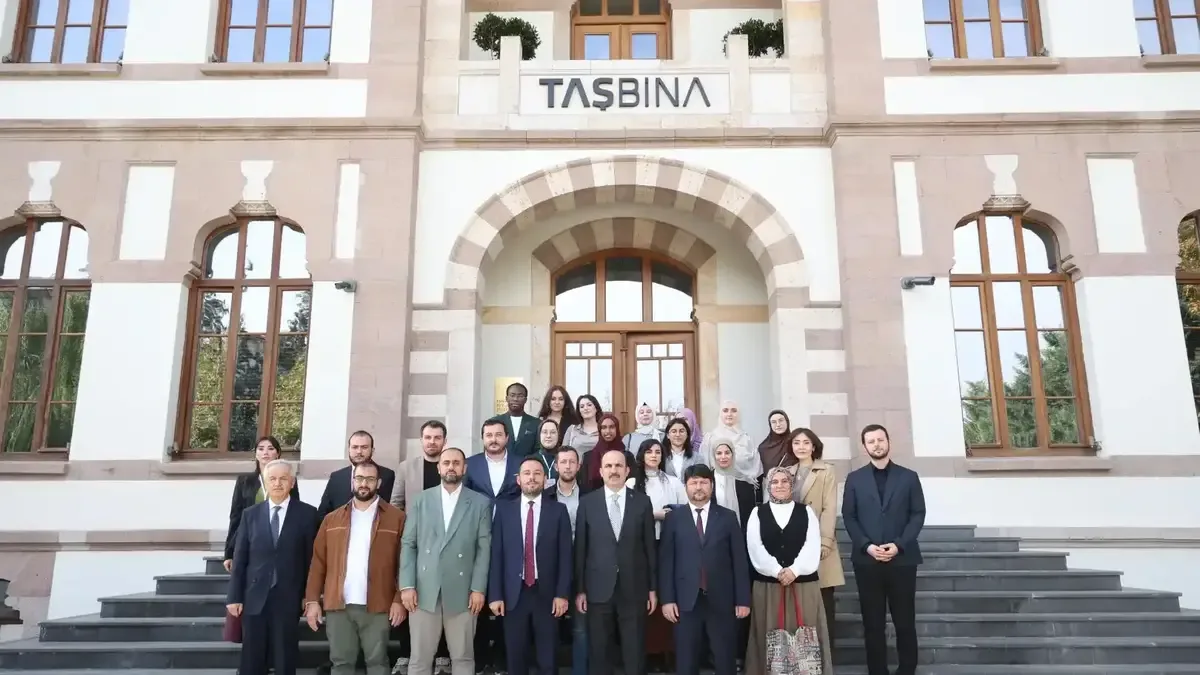 Uluslararası genç yazarlar Konya Büyükşehir Belediye Başkanı Uğur İbrahim Altay'ı ziyaret etti.