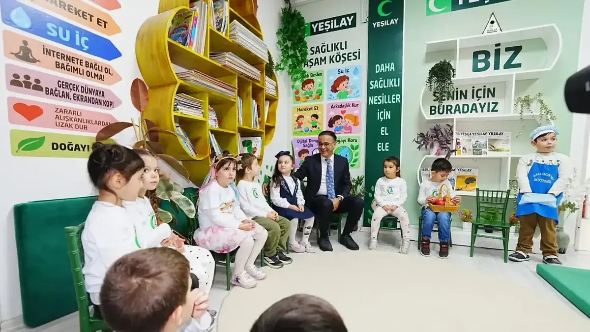 İzmir'deki anaokullarında kurulan Yeşilay köşeleri öğrencilerin sağlıklı yaşam bilincini geliştiriyor.