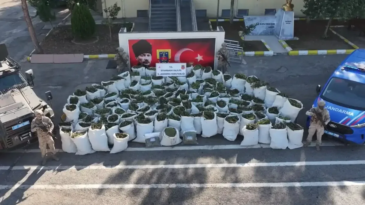 Diyarbakır'da dev uyuşturucu operasyonu: 2 ton 200 kilo esrar ele geçirildi