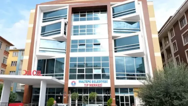 Maltepe Belediyesi, meme kanseri farkındalığı için kadınlara sağlık hizmetleri sunuyor.