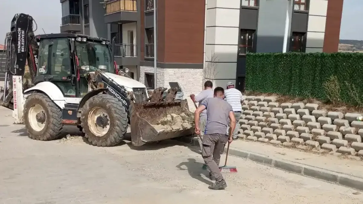 Yenimuhacir'de altyapı çalışmaları sonrası yol tamiratı.