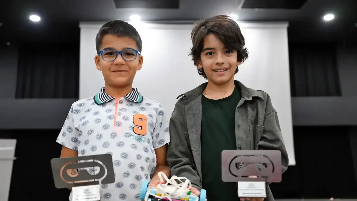 Mersinli öğrenciler robotik yarışmasında derece elde etti