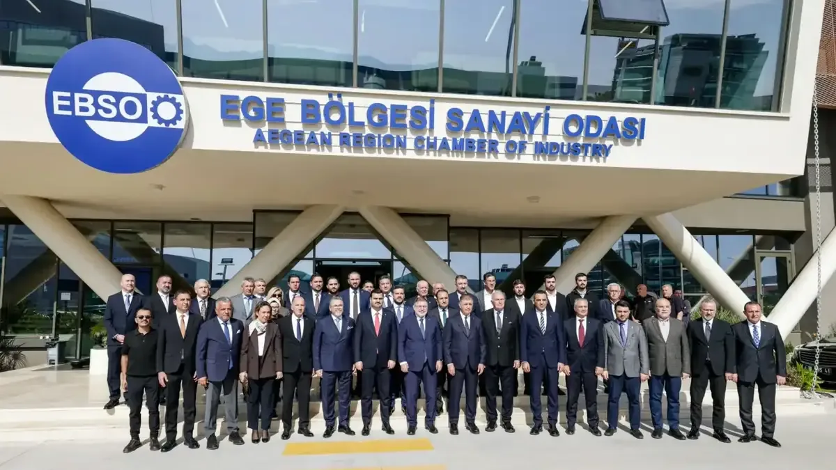 İzmir'de sanayi ve ticaretin geliştirilmesi için yapılan ziyaret.