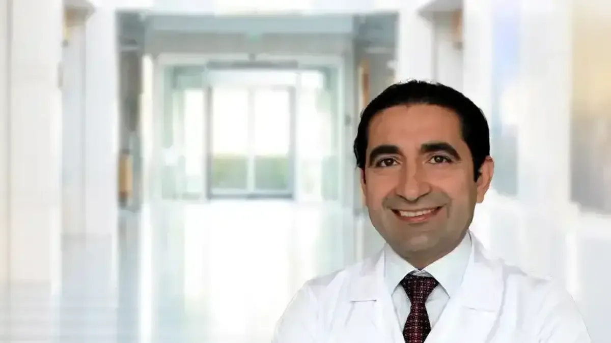 Uzman hekim kolon kanserinde erken tanı ve tarama yöntemlerinin önemini anlatıyor.
