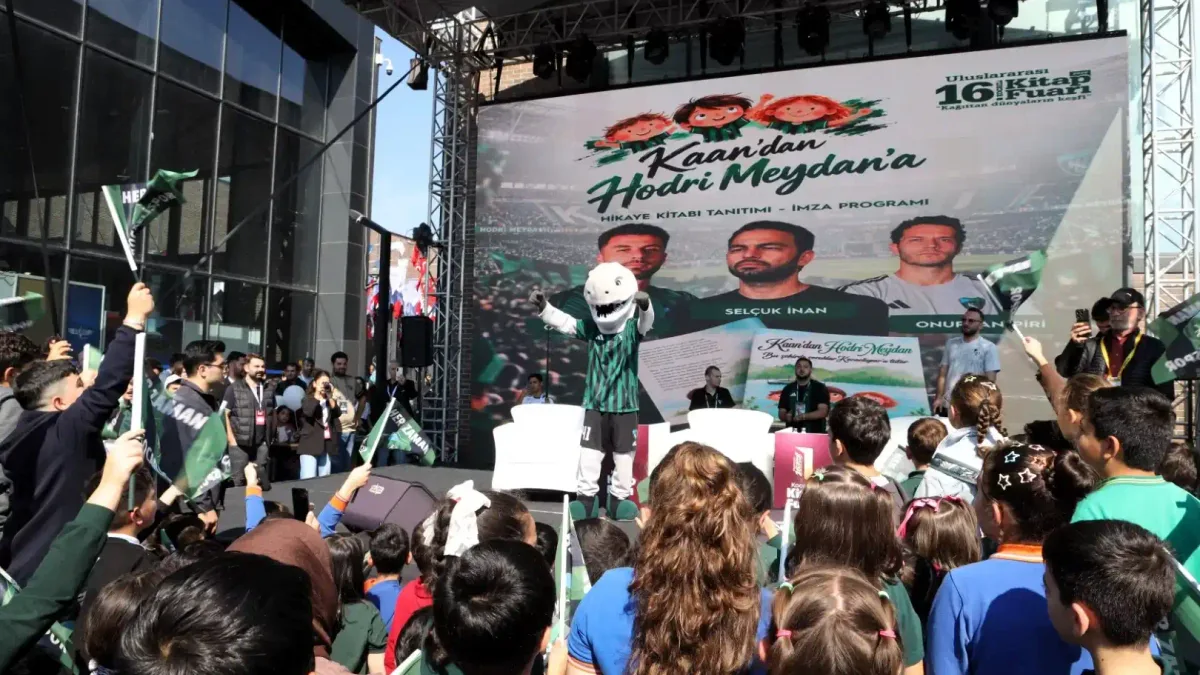 Kocaelispor sevgisi kitap fuarında çocuklarla buluştu