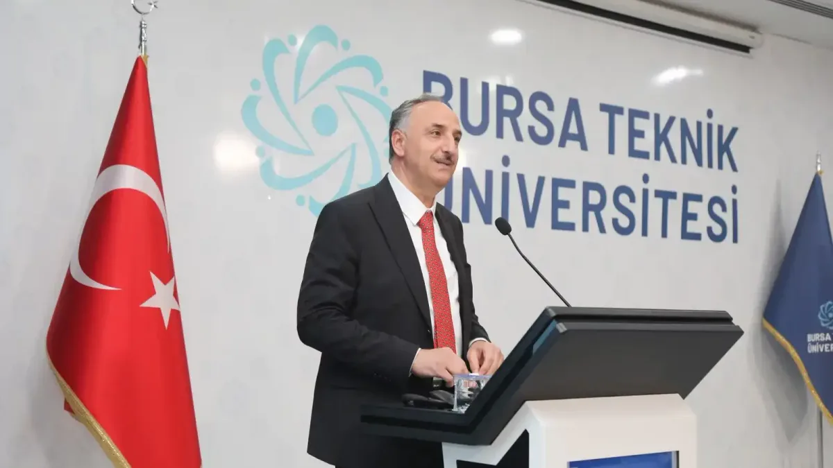 BTÜ'de iklim değişikliği konulu etkinlikte katılımcılar bir araya geldi.