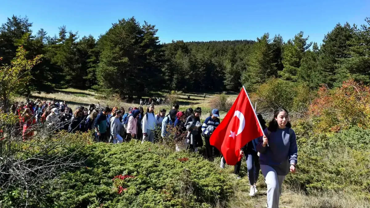 Gençlere doğa yürüyüşüyle stres atma fırsatı