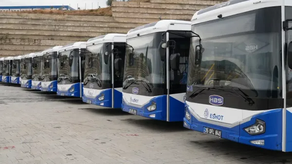 İzmir'de yeni nesil otobüsler toplu ulaşımda devrede.