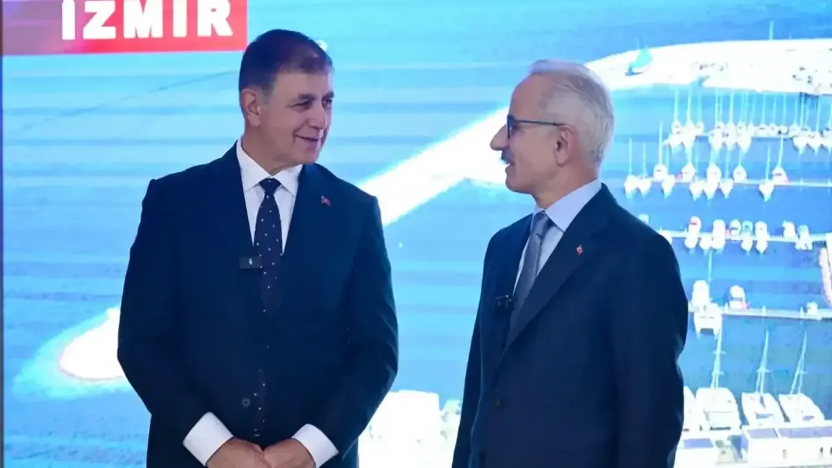 İzmir Büyükşehir Belediye Başkanı Cemil Tugay ve Ulaştırma ve Altyapı Bakanı Abdulkadir Uraloğlu Ankara'da bir araya geldi.