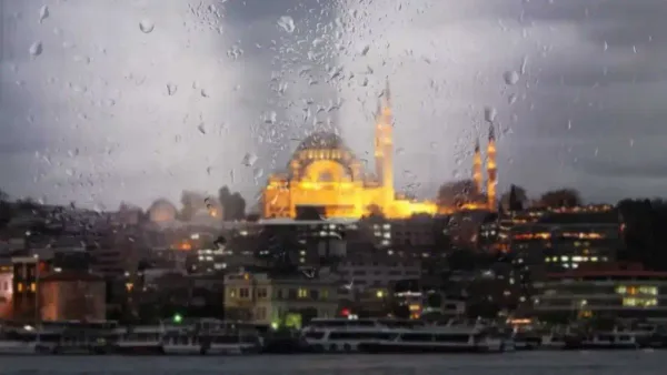 İstanbul'da olumsuz hava koşulları nedeniyle eğitim tatili ve motosiklet yasağı