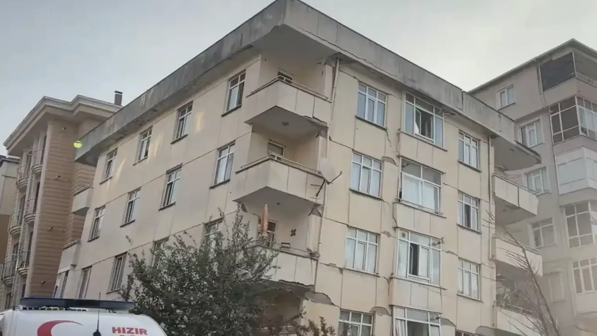 Maltepe'deki çökme sonrası binalardaki tadilatlar tehlike yaratıyor