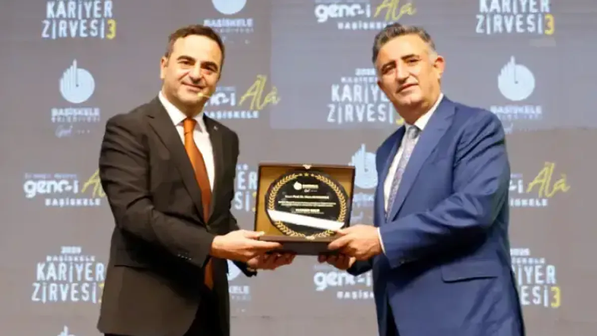GTÜ rektörü başiskele kariyer zirvesi nde gençlerle bir araya geldi - Detay Görsel 1