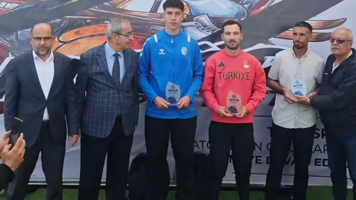 Yılın sporcusu ödülü bisikletçiye verildi