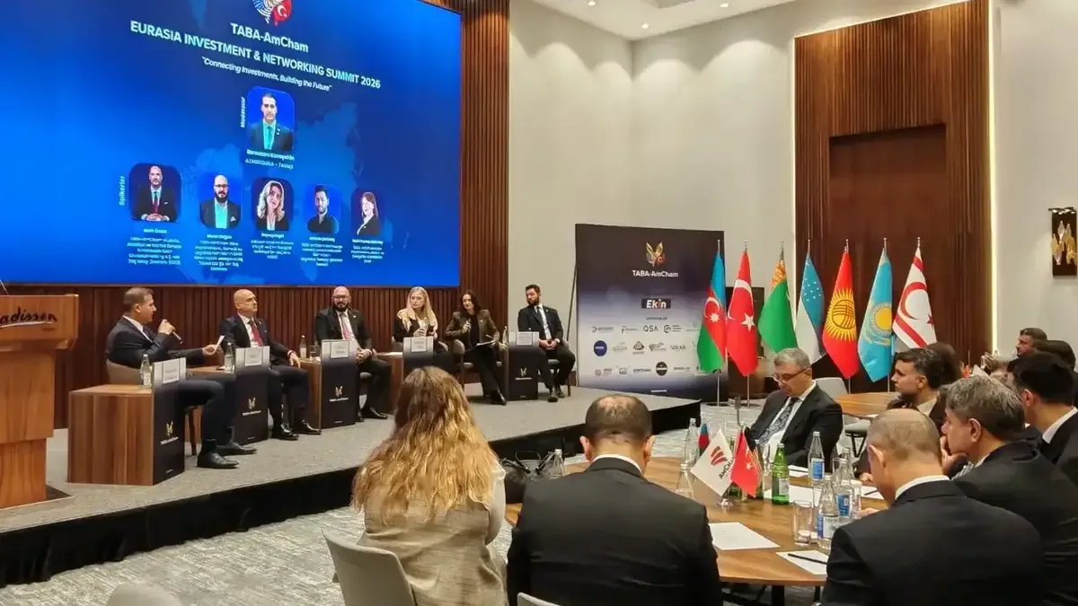 Bakü'de düzenlenen Hazar Köprüsü zirvesinde Türkiye ve Azerbaycan arasındaki stratejik ekonomik iş birliği adımları ele alındı.