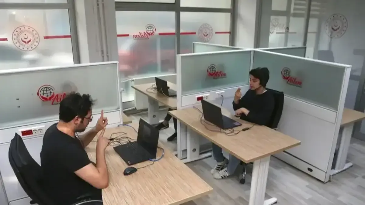 Aile ve Sosyal Hizmetler Bakanı Mahinur Özdemir Göktaş engelsiz iletişim merkezi verilerini paylaştı.
