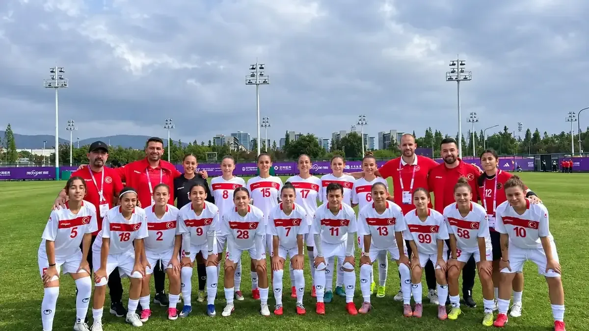 Merter Final Okulları Kız Futbol Takımı Çin'deki dünya şampiyonasında dördüncü oldu.