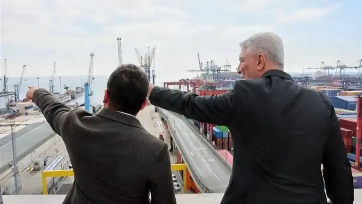 Ticaret Bakanı Ömer Bolat Ambarlı Liman Kompleksi'ni ziyaret etti.