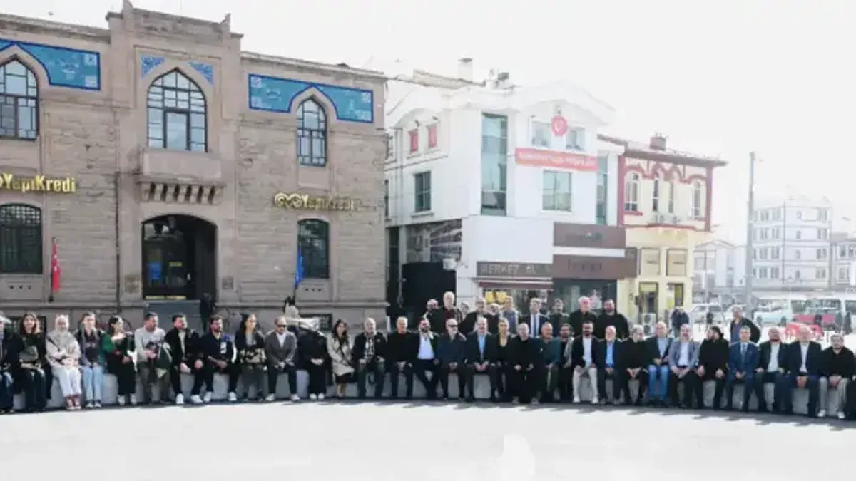 Konya Mevlana Caddesi'nde çevre düzenleme çalışmaları devam ediyor - Detay Görsel 1