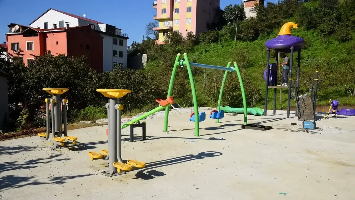 Giresun Belediyesi Aydınlar Mahallesi'nde ilk parkın yapım çalışmalarına hızla devam ediyor.