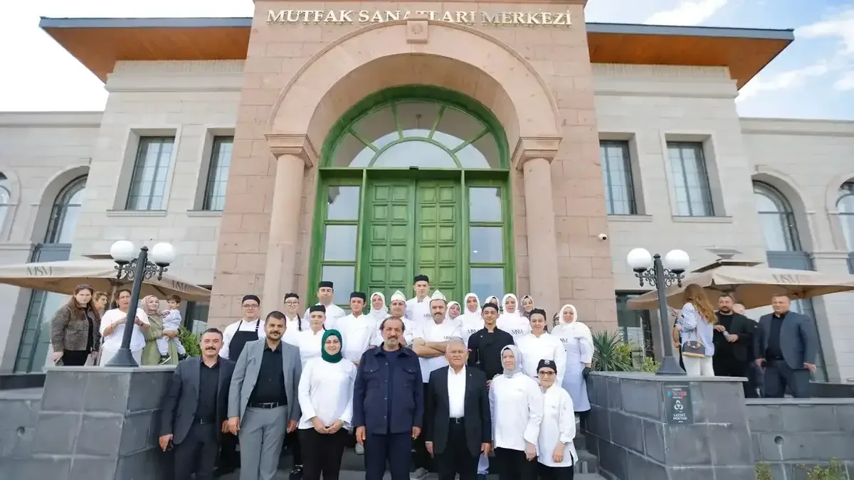 MasterChef jüri üyeleri Mehmet Yalçınkaya ve Somer Sivrioğlu Kayseri'de gastronomi yatırımlarını inceledi.