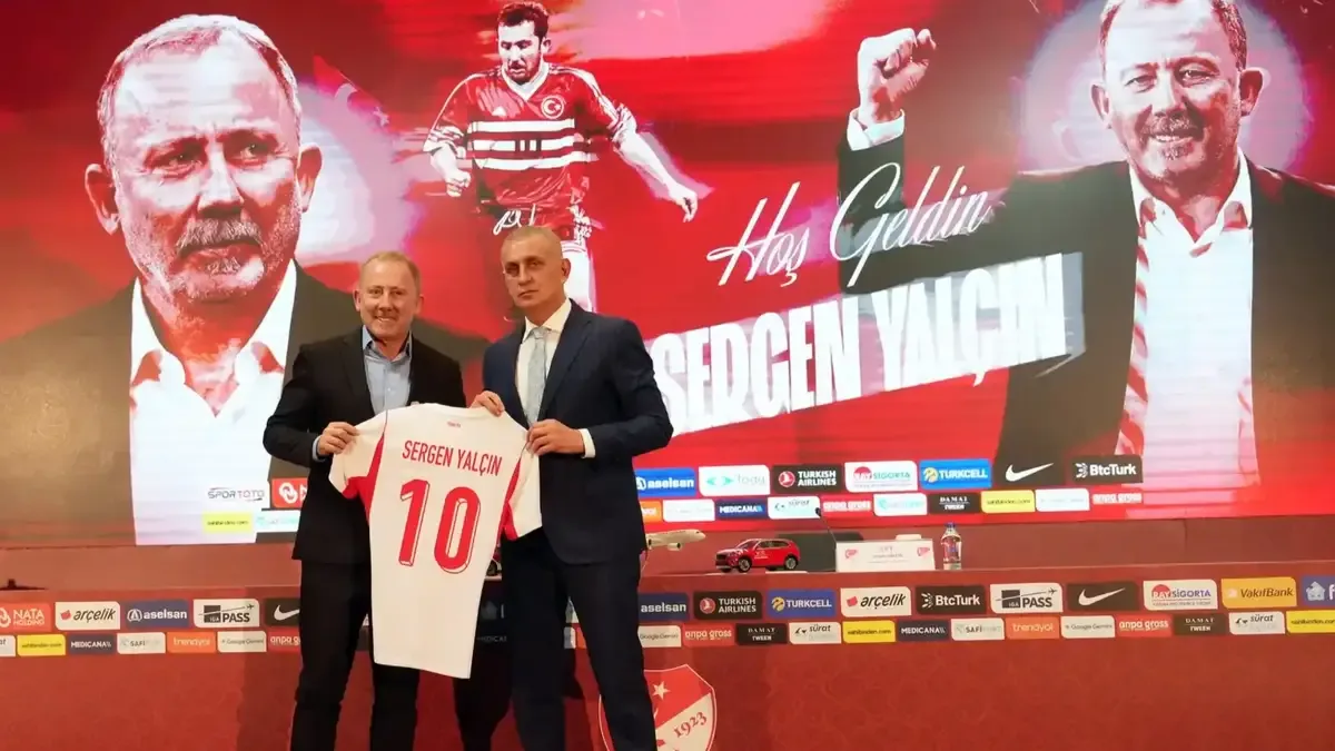 Sergen Yalçın, A Milli Takım'ın yeni teknik direktörü olarak göreve başladı.