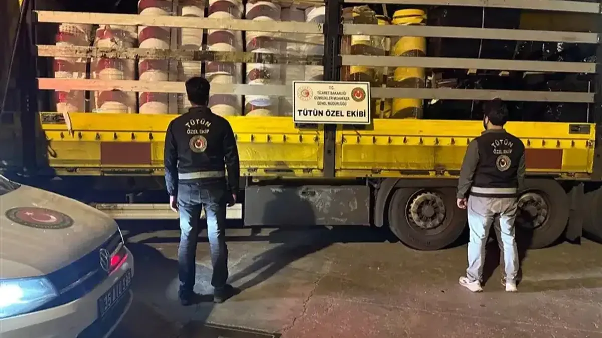 İzmir'de dev kaçak sigara operasyonu: Ele geçirilen malzeme rekor seviyede