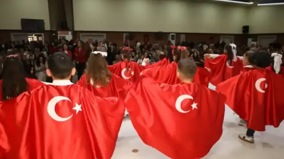 İzmitli miniklerden cumhuriyetin 103'üncü yılına özel coşkulu gösteri - Detay Görsel 2