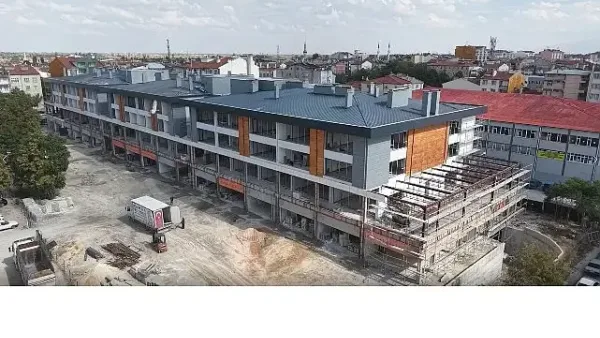 Çumra'da inşa edilen Çatalhöyük Ticaret Merkezi'nin inşaat alanı.