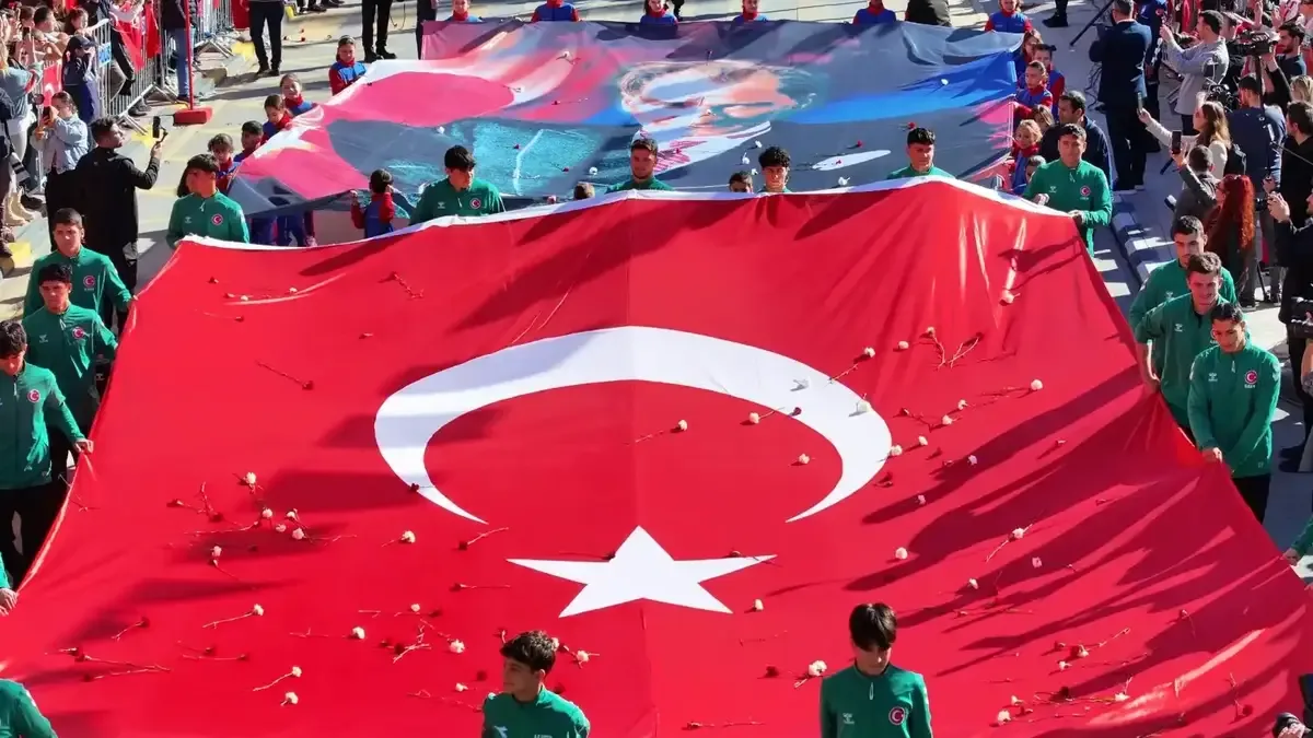 Manisa'da Cumhuriyet Bayramı kutlamaları kapsamında fener alayı ve konserler düzenlenecek.